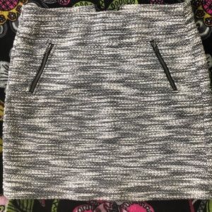 Loft S 4 black,grey blurred design skirt.